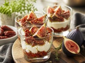 verrines de tomates sechees fromage frais et figues