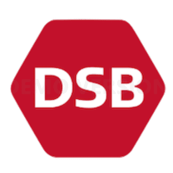 DSB logo på en klar dag med blå himmel.
