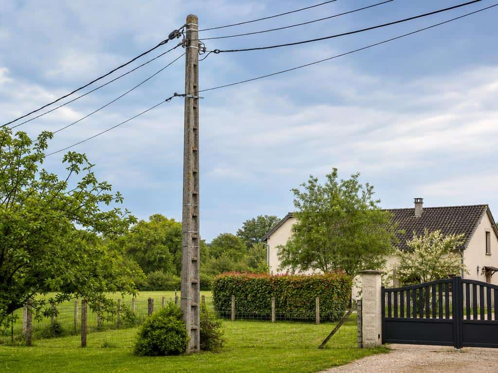 réglementation implantation poteau électrique