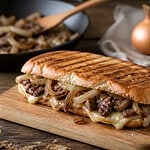 panini au boeuf et aux oignons