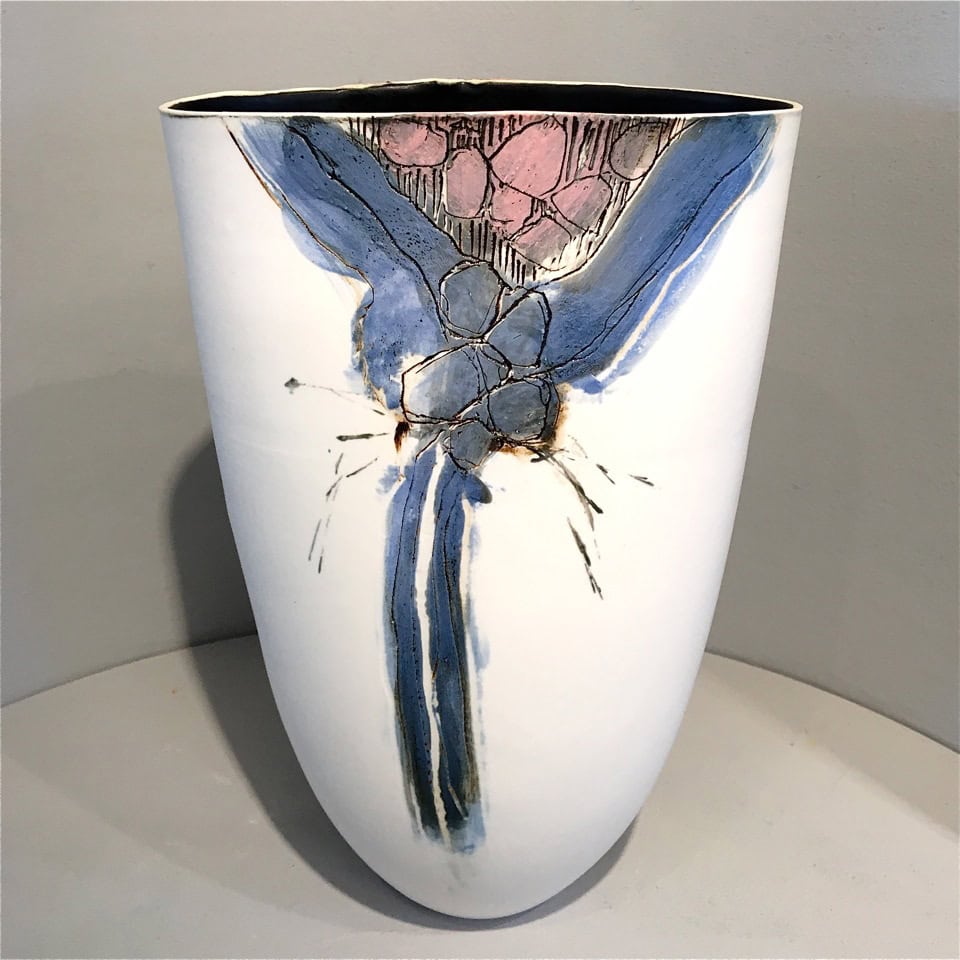 Unika 20 B keramisk vase med håndmalet design.