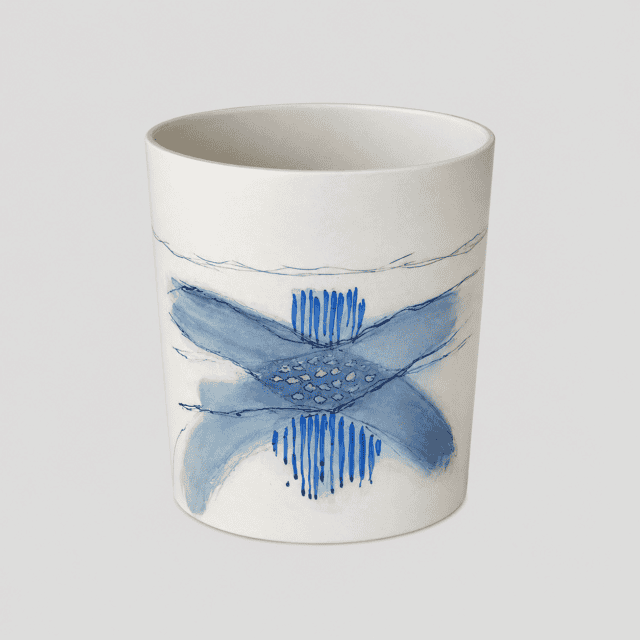 Håndlavet keramisk vase med blå sommerfugle design.