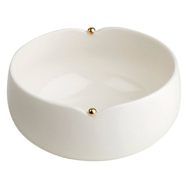 Smuk hvid keramisk skål med guldknapper, perfekt til servering eller dekoration.