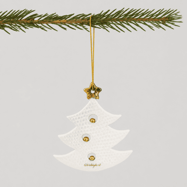 Keramisk juletræ ornament med gulddetaljer og stjerne.