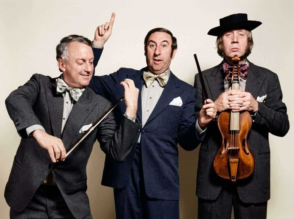 Musiker des Eilemann Trios mit Geige, Cello und Dirigent für fröhliche Stimmung.