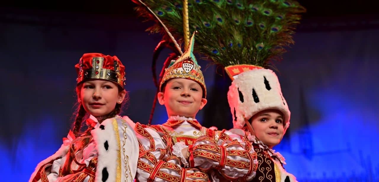 Das ist ein Foto vom Kölner Kinderdreigestirn