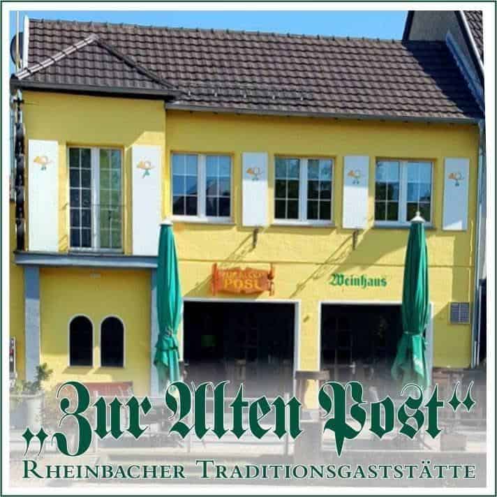 Traditionelles Restaurant in Köln mit gelber Fassade und grünen Sonnenschirmen.