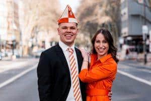 Nils, der neue Tanzoffizier, freut sich auf den Karneval in Köln.