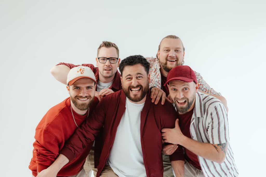 Die Band Lupo bei einem Bandfoto vor weißem Hintergrund