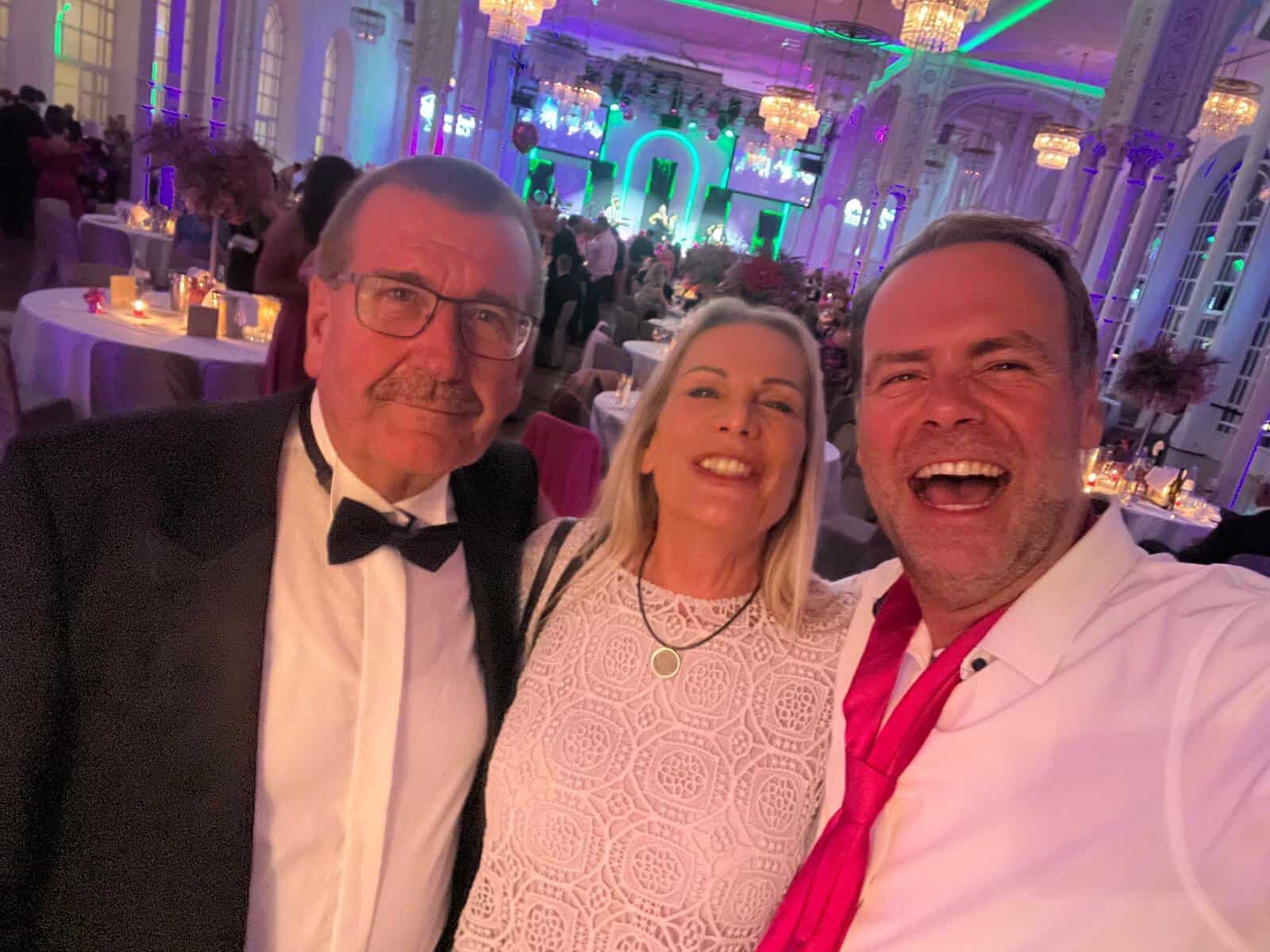 Besucher auf der Colombinen-Gala in der Kölner Flora