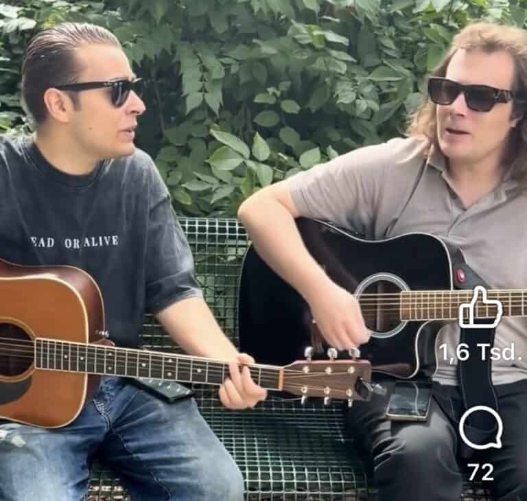 Screenshot aus einem Video von Stefan Dahm: zwei Männer spielen Gitarre