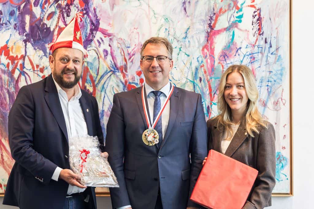 Foto der Roten Funken in der Bayrischen Staatskanzlei