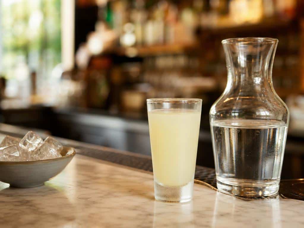 dose de ricard en bar