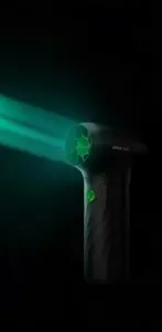 מפוח אוויר נייד Green Lion Jetflow במהירות 130,000 RPM, עוצמה של 90W, מתאים לשימוש מקצועי ותחזוקה, קל לשימוש ונייד.