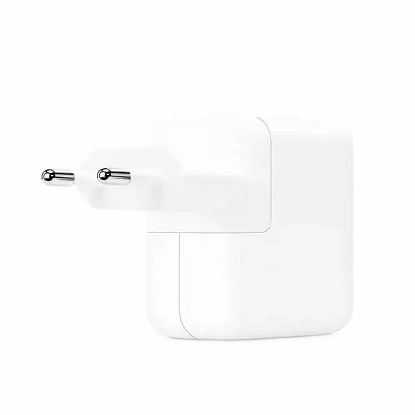 מטען קיר מהיר 30W USB-C של אפל, תואם לאייפון ואייפד, עיצוב קומפקטי וקל לשימוש, מתאים לטעינה מהירה ואמינה של מכשירי אפל.