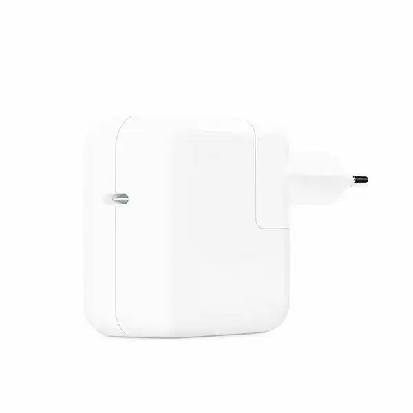 מטען קיר מהיר 30W USB-C מקורי של אפל, מתאים לטעינה מהירה של אייפון, אייפד ומכשירים תואמים. עיצוב קומפקטי ואיכותי, מתאים לשימוש ביתי וניידות.