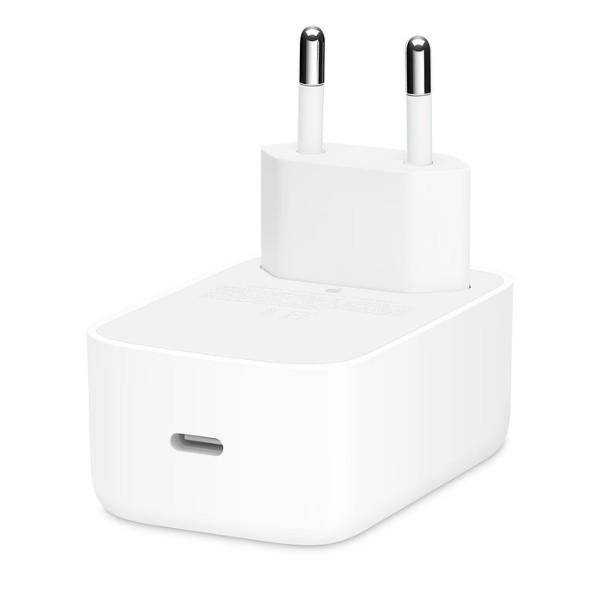 מטען קיר USB-C לבן עם פלטים דינמיים עד 60W ותוספת יציאת USB-C, עיצוב מודרני compact.