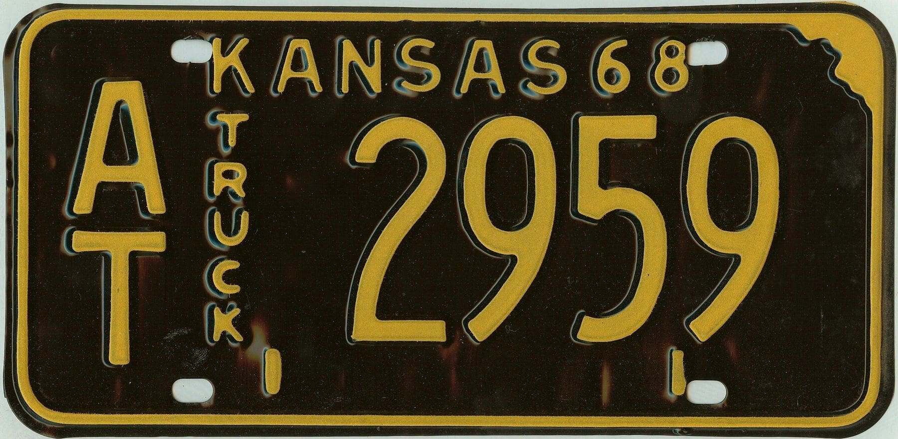 Kansas 1968 truck license plate Atchison county #AT-2959