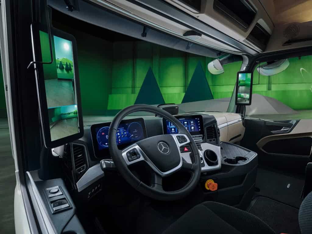eactross 600 interior