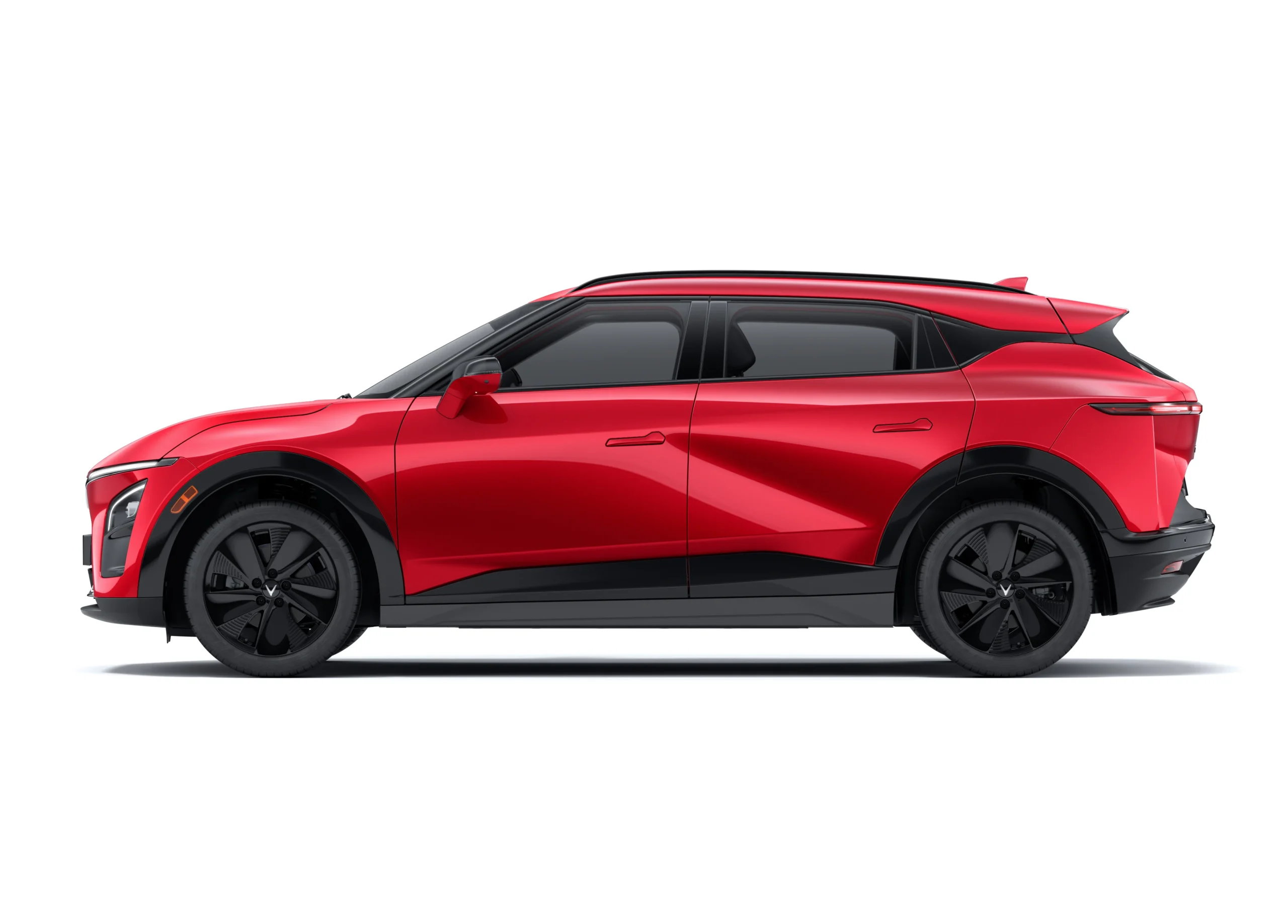 VinFast VF7 side look