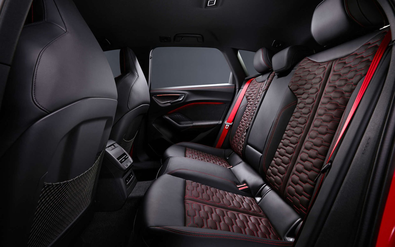 Audi RS 5 Avant Second row