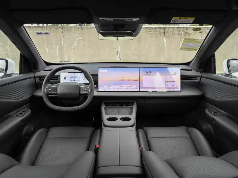 Nissan NX8 Interior