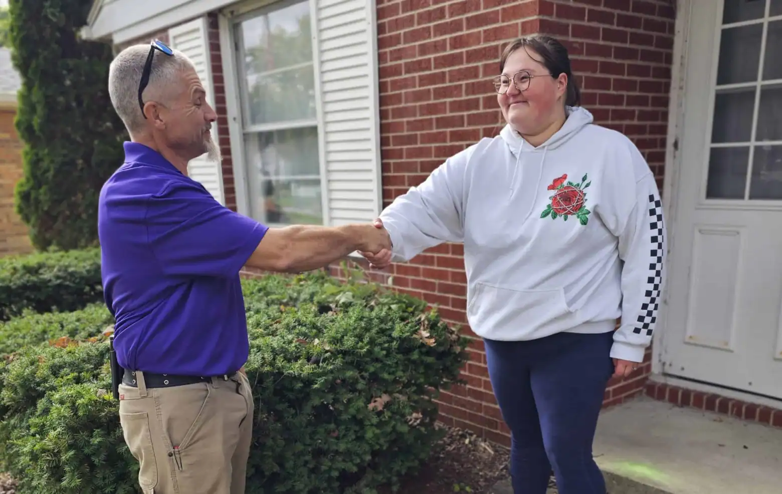 Plumber-Shaking-Hands-With-Home-Owner