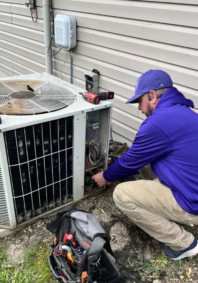 HVAC-Technician-Repairing-Outdoor-Air-Conditioning-Unit-Service