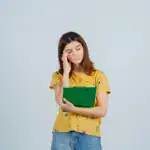 Pruebas PISA 2025 Colombia: retroceso en lectura, 71% sin nivel en matemáticas y la guía para padres Colombia bajó en lectura y matemáticas en PISA 2025. El 71% no alcanza el nivel mínimo. La OCDE confirma que las pantallas recreativas deterioran la comprensión lectora. Guía práctica para padres.