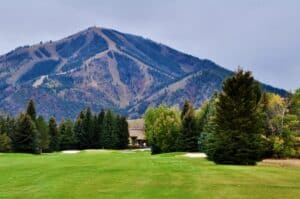Mountain backdrop behind green golf course