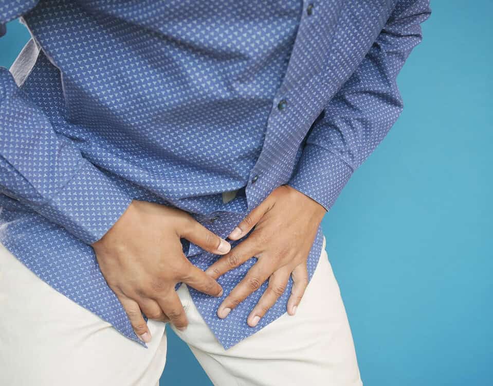 Uomo con dolore alla zona pelvica, possibile problema prostatico.