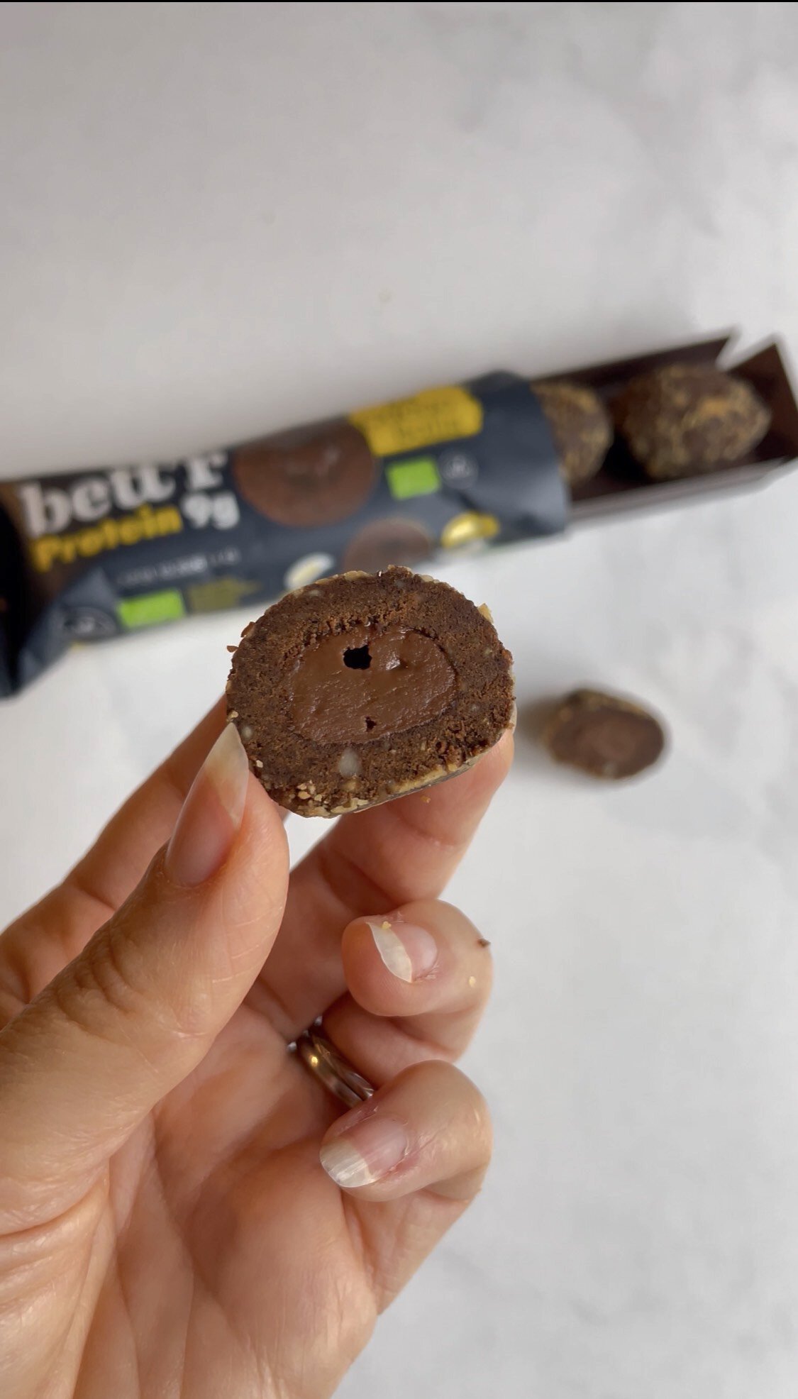 Proteinballs mit Kakaofüllung Bio - bett’r – Bild 2