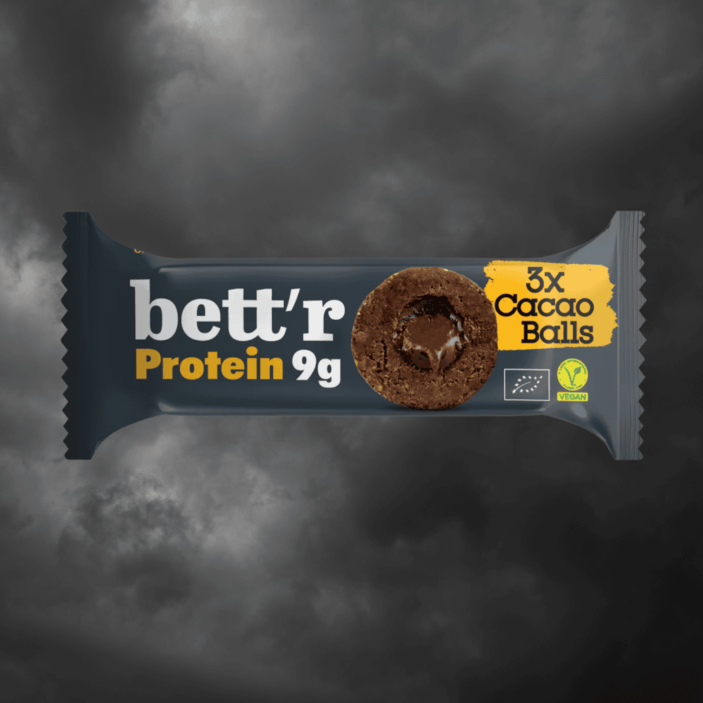 bett’r Bio- drei Proteinbällchen mit leckerer Kakaofüllung. Natürlich, nährstoffreich und perfekt für unterwegs. Mit pflanzlichem Protein und gesüsst mit Datteln.