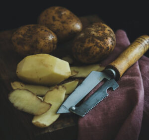 A HALOTTLÁTÓ