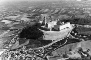 MÚLTÚNKRÓL: PANNONHALMÁN
