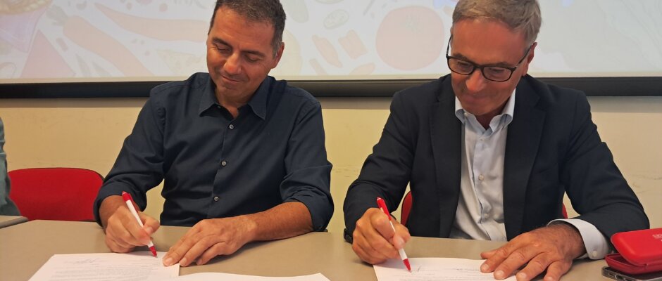 Davide Trombetta presidente Aic ER e Roberto Pasini presidente Avis ER firmano il protocollo d'intesa per la sicurezza e la donazione delle persone celiache