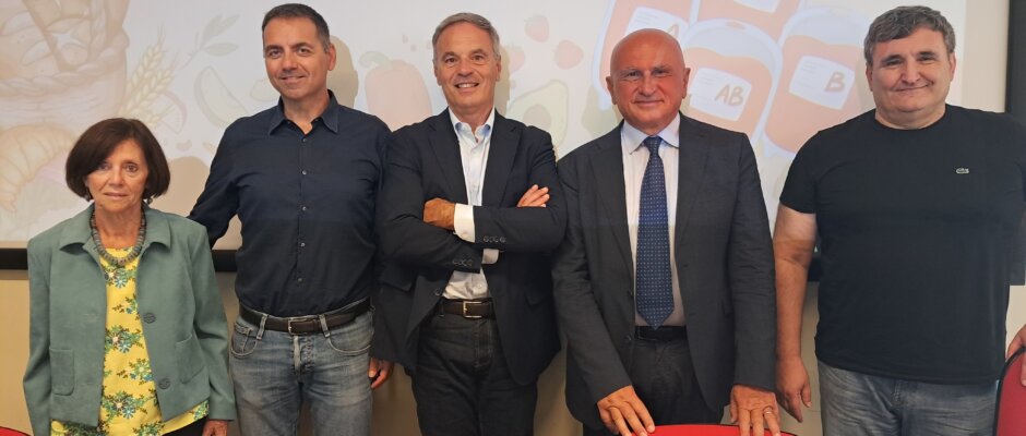 Da sx Rossella Valmatana presidente Aic nazionale, Davide Trombetta presidente Aic ER Roberto Pasini presidente Avis ER Umberto Volta board scientifico Aic ER Rino Biguzzi direttore CRS ER
