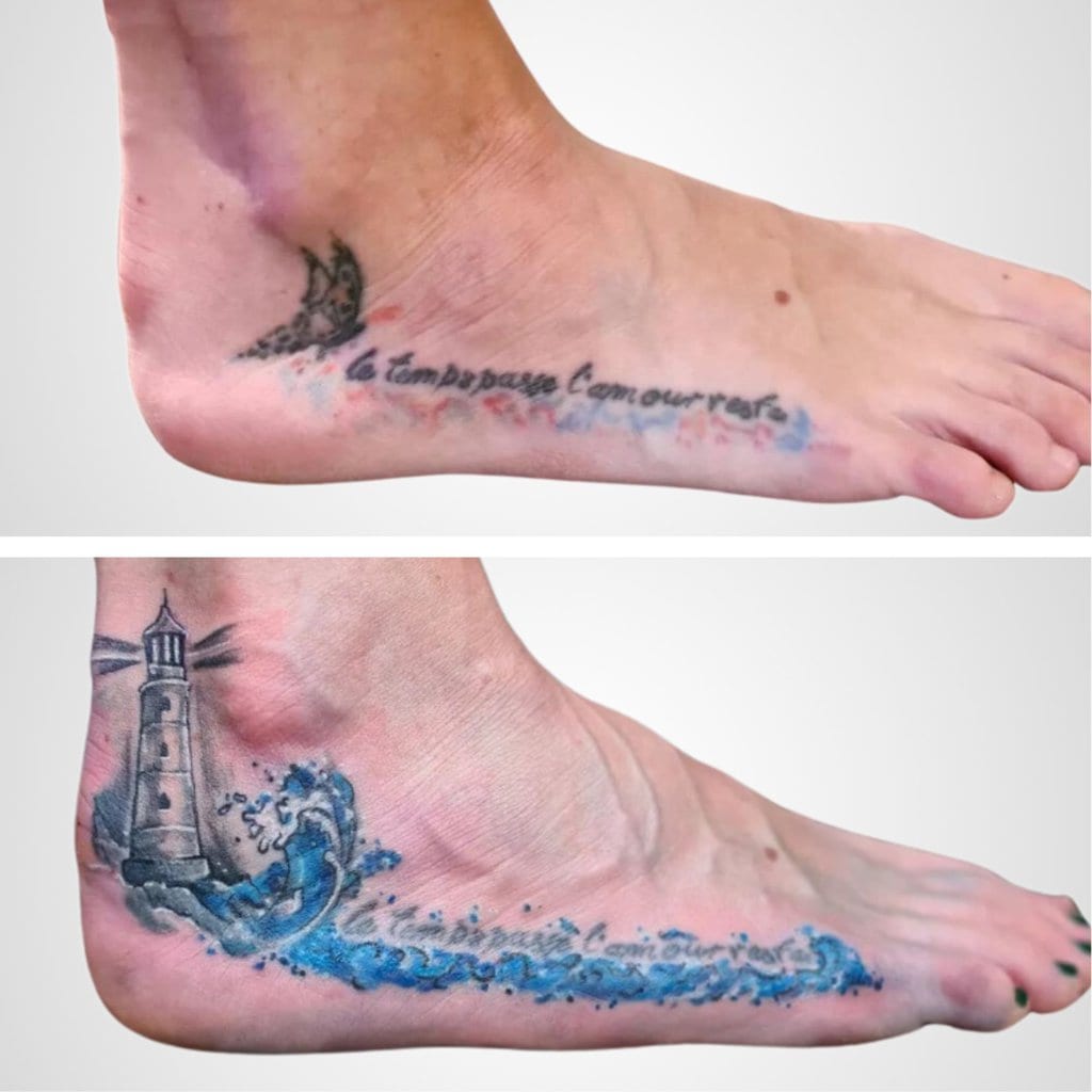 Cover-Up Tattoo mit Leuchtturm und blauer Welle am Fussrücken, das einen alten Schriftzug überdeckt.