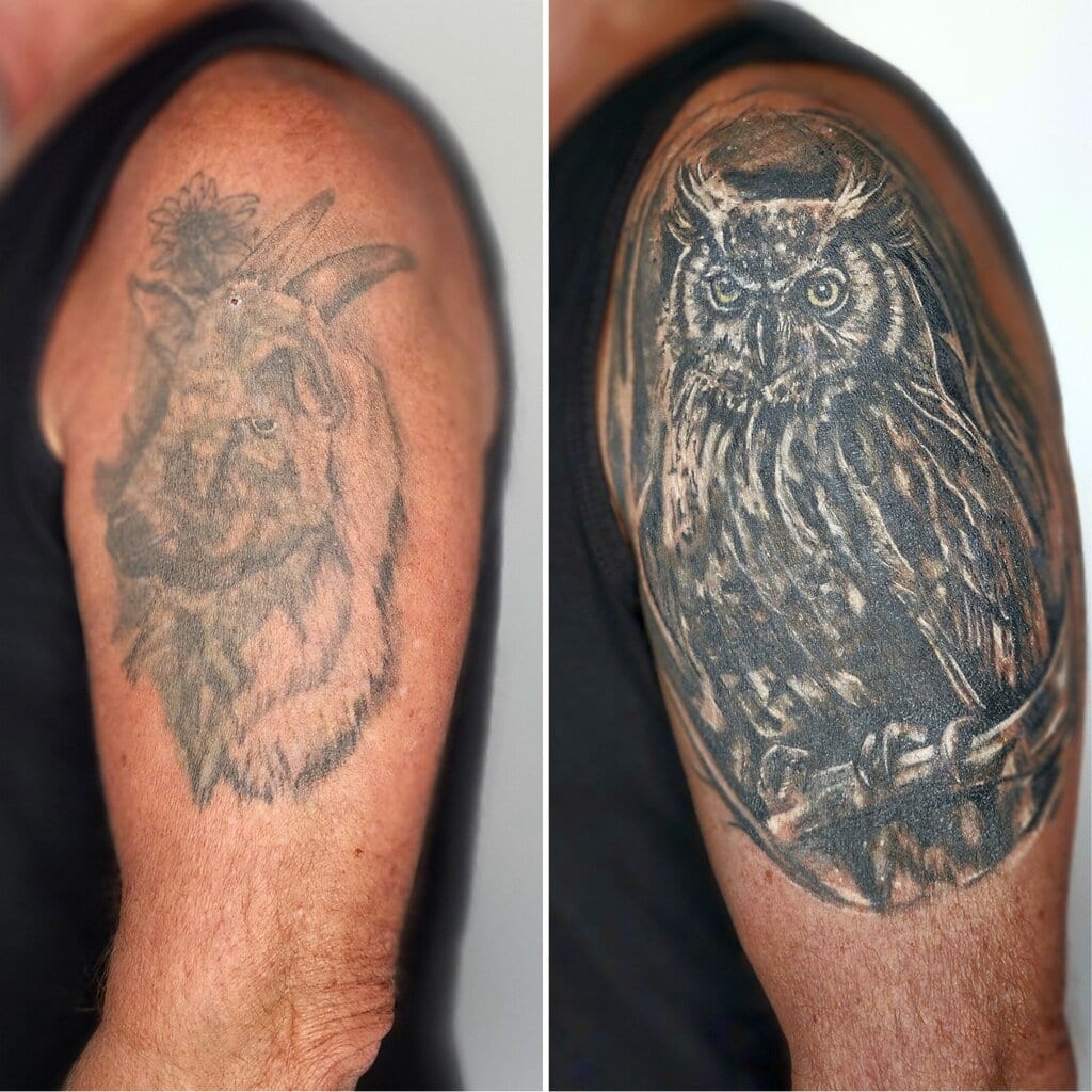 Cover-Up Tattoo einer realistischen Eule auf der Schulter, die ein altes Blumenmotiv ersetzt.
