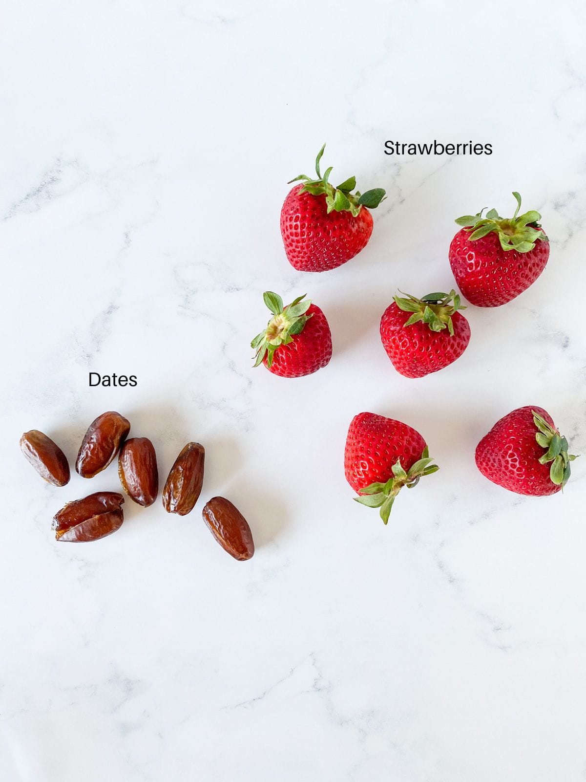 Ingredients for strawberry sauce.