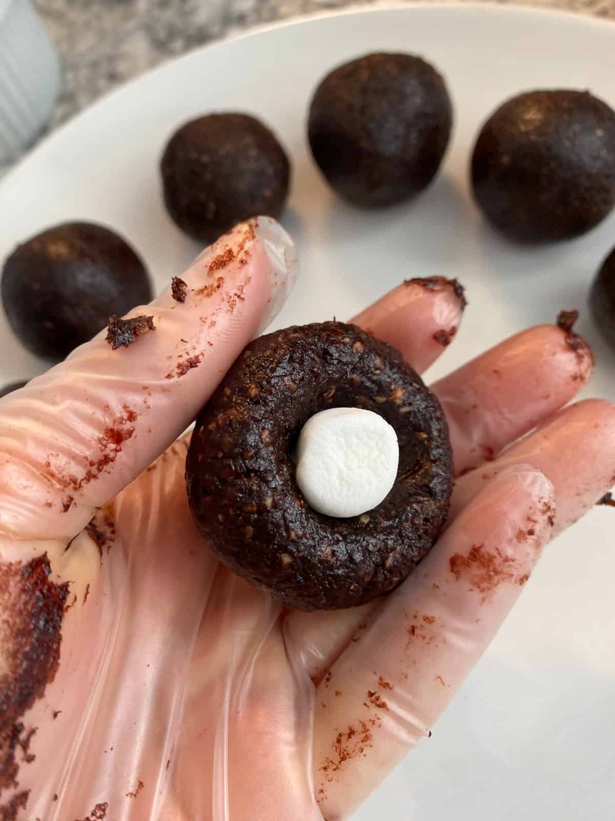 Marshmallow in the middle of the dough "bowl"