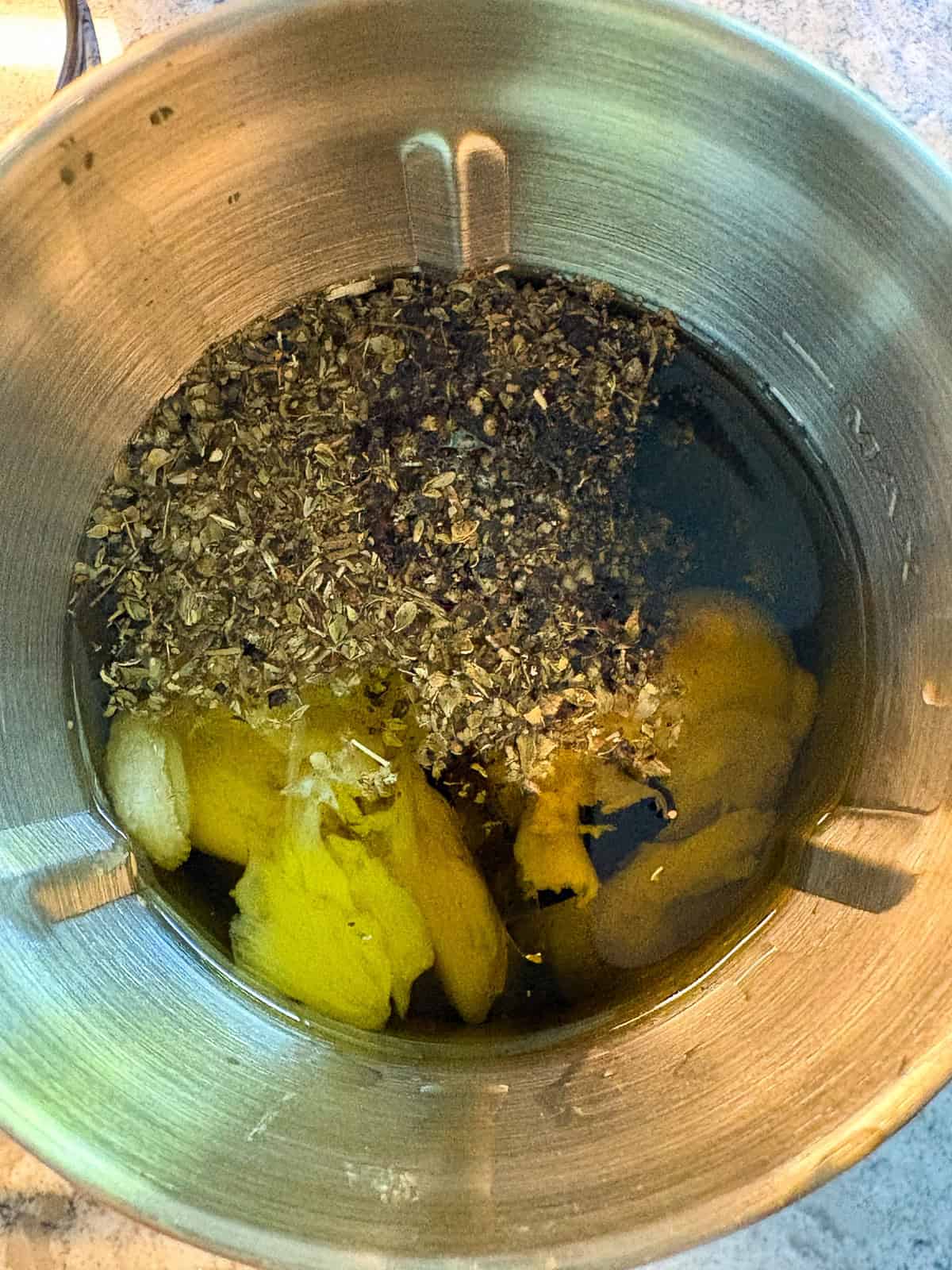 Ingredients for the garlic oil in a blender.