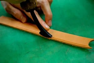 飾り捻　革製品のハンドメイド工程