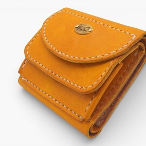 Bottega Glicineのカスタマイズできる手縫いの革財布のアップ写真　