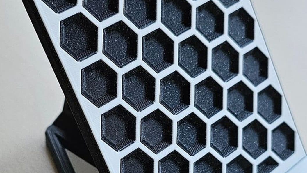 Boogie HexGrid 3D-Printed Stand, Honeycomb Lattice for Eye-Catching Displays