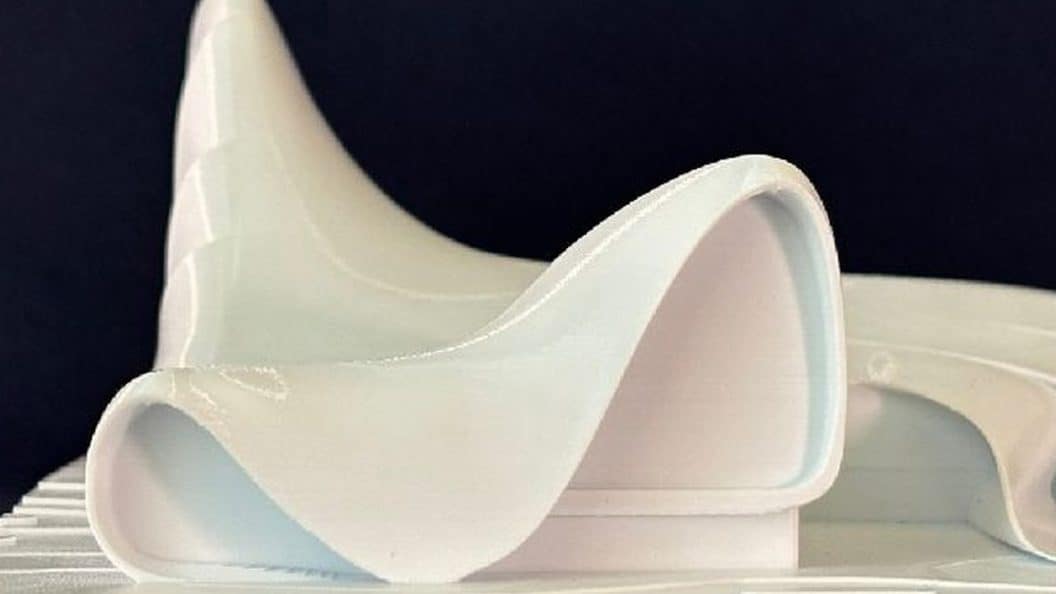 Digitally Sculpting Heydar Aliyev Center's Parametric Curves, with 3D Printing