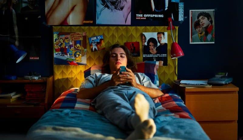 Last analogue teens, intimate portraits of growing up before smartphones