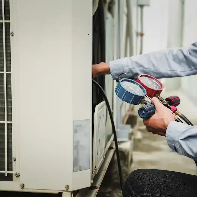 HVAC-Technician-Checking-Refrigerant-Pressure-On-Outdoor-Unit