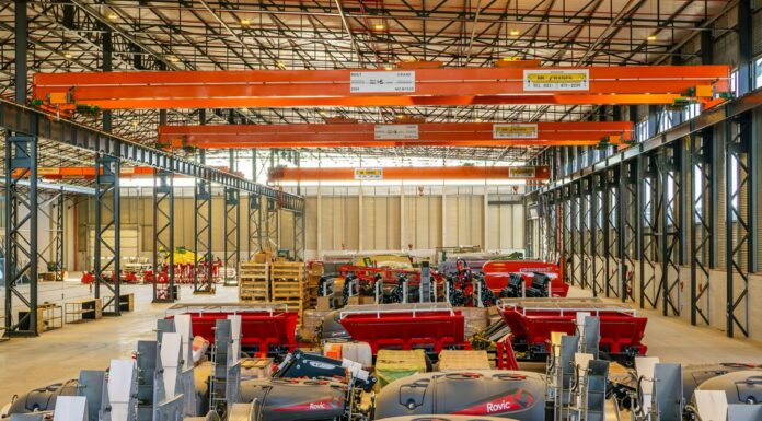 Overhead cranes_ BB Cranes boost grain planter efficiency