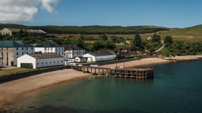 Bunnahabhain Distillery 02.jpg